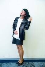 ハイヒール・リンゴに扮するアインシュタイン稲田。