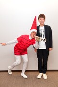「ちちんぷいぷい」(MBS)のキャラクター・ぷいぷいさんに扮するアインシュタイン稲田(左)と河井(右)。