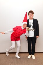 「ちちんぷいぷい」（MBS）のキャラクター・ぷいぷいさんに扮するアインシュタイン稲田（左）と河井（右）。