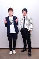 アインシュタイン。左から河井、河井に扮する稲田。