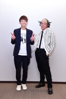 アインシュタイン。左から河井、河井に扮する稲田。