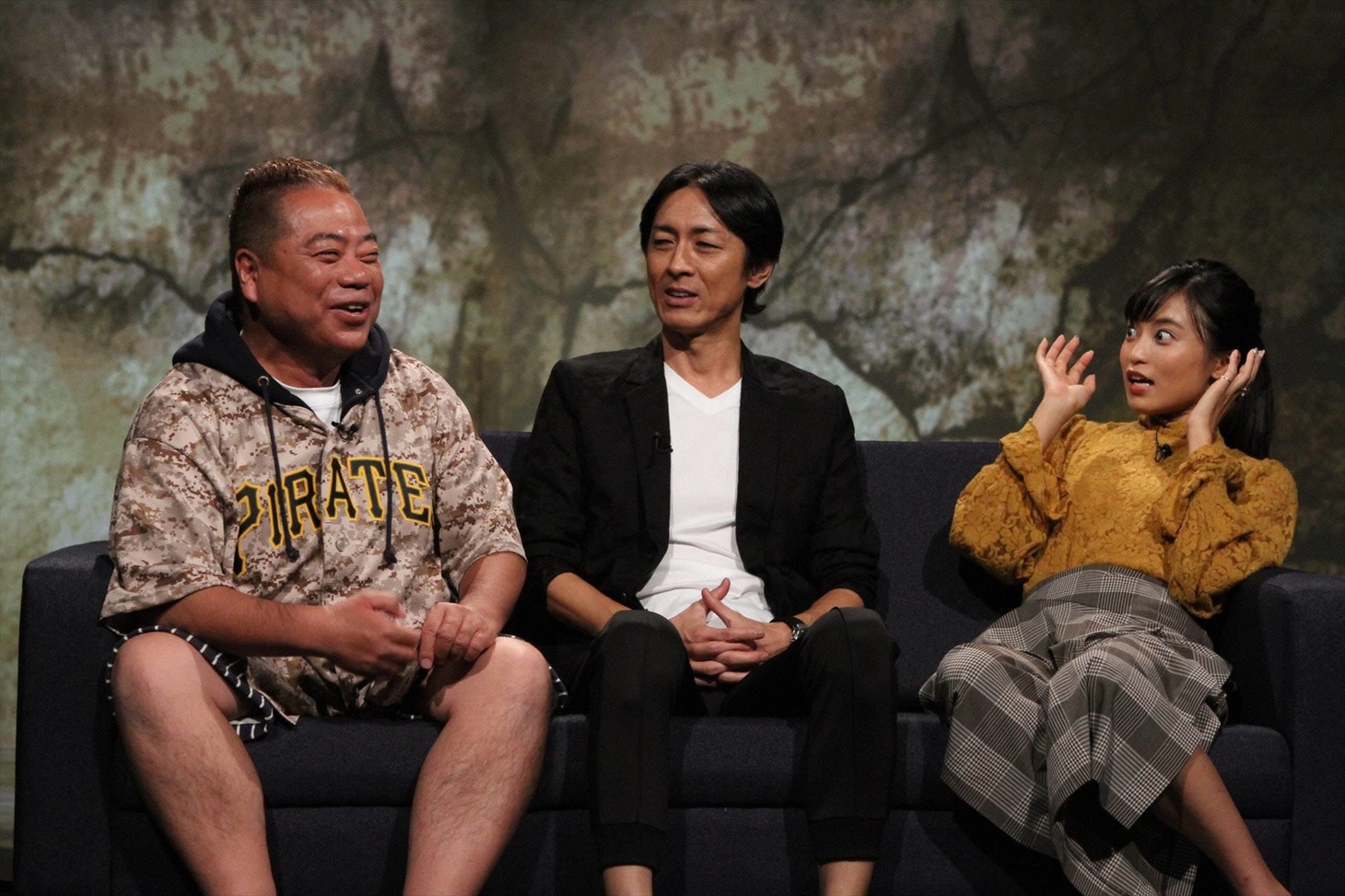 （左から）出川哲朗、ナインティナイン矢部、小島瑠璃子。(c)フジテレビ