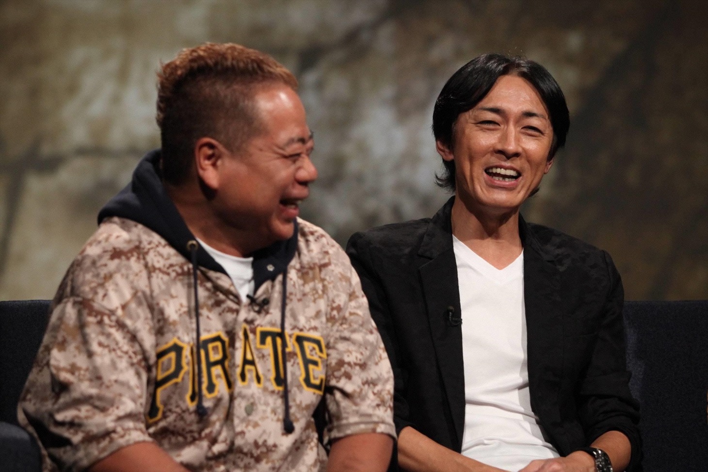 （左から）出川哲朗、ナインティナイン矢部。(c)フジテレビ