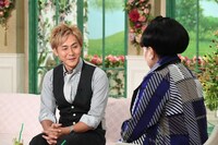 （左から）ヒロシと黒柳徹子。(c)テレビ朝日