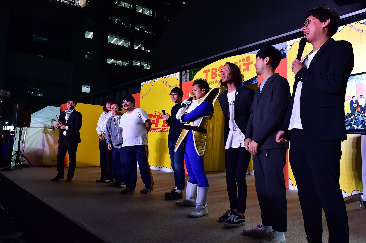 「不毛な議論ネタフェス」に出演した（左から）南海キャンディーズ、ネゴシックス、空気階段、R藤本、GAG。(c)TBSラジオ
