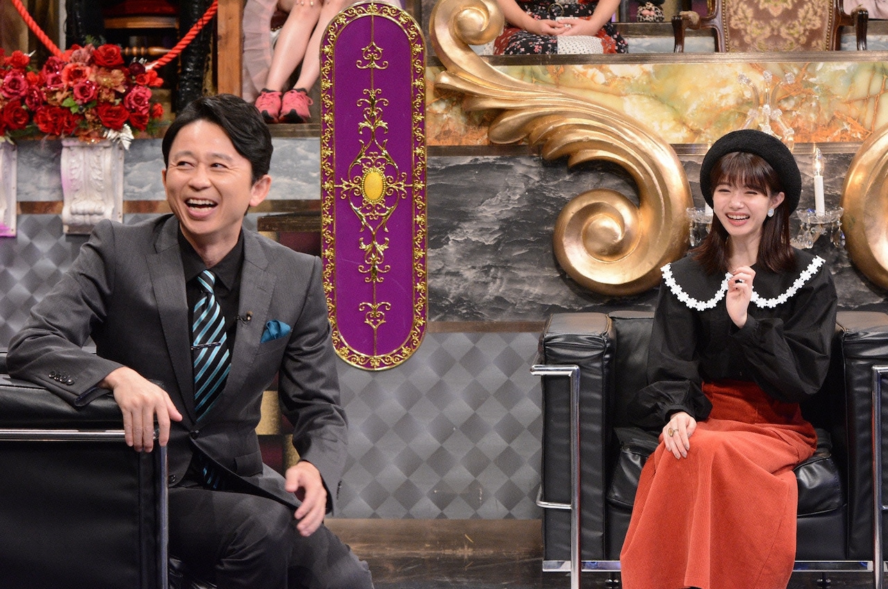 左から有吉弘行、市川美織。(c)日本テレビ