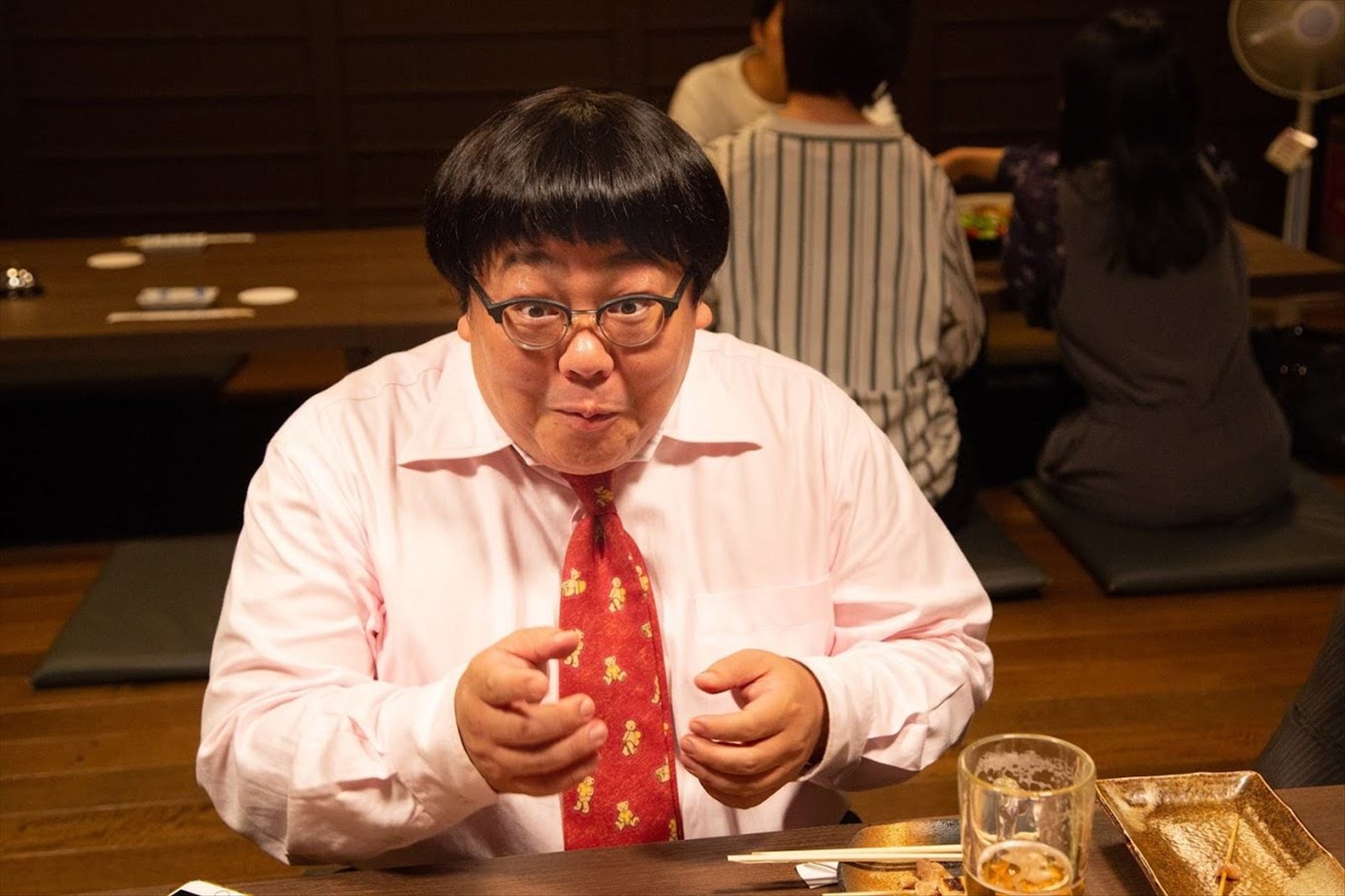 ドラマ「深夜のダメ恋図鑑」に出演するタイムマシーン3号・関。(c)ABC