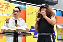 デブドリンクを味わうバナナマン。