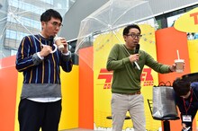 デブドリンクを味わうおぎやはぎ。