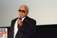 日本ボクシング連盟の山根元会長に扮した松下アキラ。