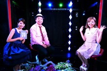 左から曽田茉莉江、鈴木おさむ、ゆーびーむ☆。(c)BSフジ