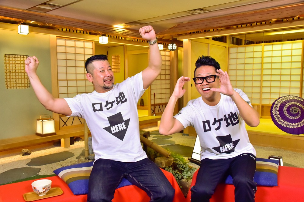 「ようこそ！外国人TVクルーTheロケ地Japan」に出演する（左から）ケンドーコバヤシ、宮川大輔。(c)関西テレビ