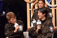哀川翔（左）とナインティナイン矢部（手前右）。