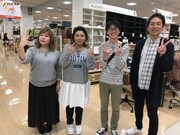 左から海原やすよ ともこ、スーパーマラドーナ。