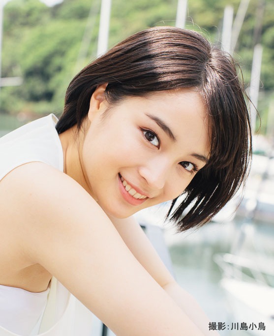 紅組司会を務める広瀬すず。