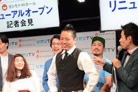 ヨシモト∞ドーム CAFEの店長に就任したキャプテン★ザコ。