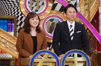 左から水卜麻美アナウンサー、有吉弘行。(c)日本テレビ