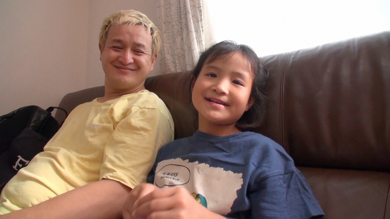 ガリットチュウ福島に「深イイ話」が密着、優しい父としての一面