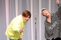 「お後がヒィア ウィ ゴー！」と漫才を締めるEXIT。