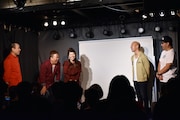 「村田渚13回忌LIVE」に出演した、左からHEY!たくちゃん、チャイムのだんな(松丘慎吾)と赤プル、バイきんぐ小峠、コトブキツカサ。