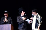 片桐仁（中央）が言うはずの決勝進出者を先に言ってしまうエレキコミック今立（右）。