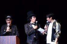 片桐仁（中央）が言うはずの決勝進出者を先に言ってしまうエレキコミック今立（右）。