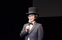 決勝の開幕宣言を務めた片桐仁