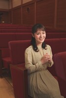 貫地谷しほり演じる岡村和子。