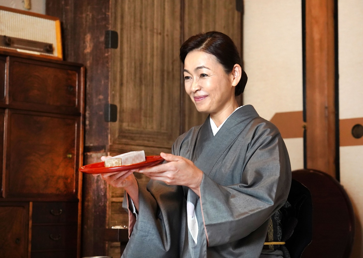 財前直見演じる山崎はな。