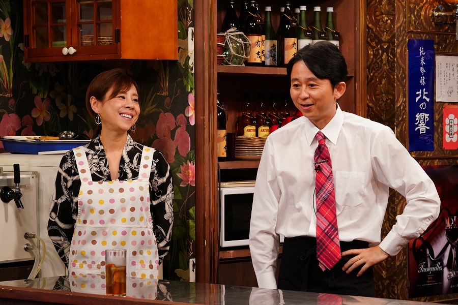 有吉弘行と高橋真麻（左）。(c)関西テレビ