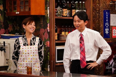 有吉弘行と高橋真麻（左）。(c)関西テレビ