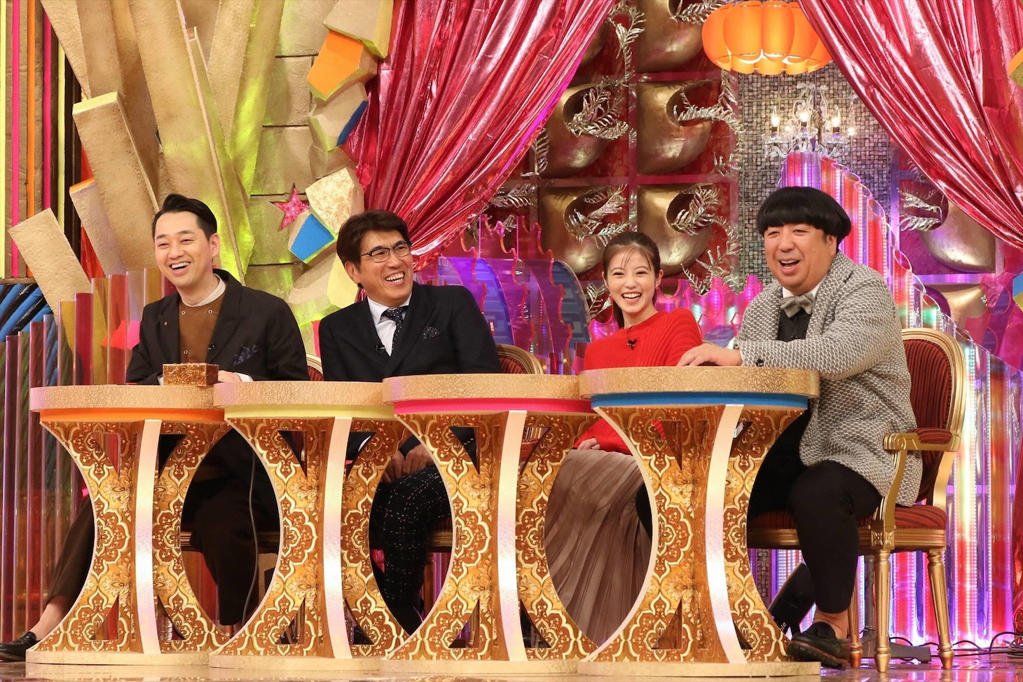 （左から）バナナマン設楽、石橋貴明、今田美桜、バナナマン日村。(c)フジテレビ