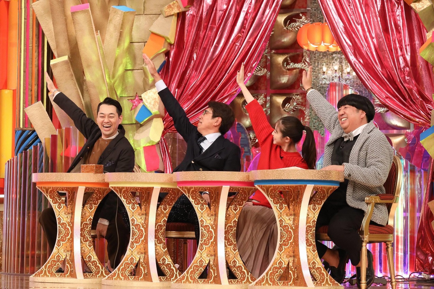 （左から）バナナマン設楽、石橋貴明、今田美桜、バナナマン日村。(c)フジテレビ