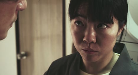 イモトアヤコ演じる旅館の従業員。