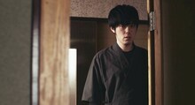 井下好井・好井演じる旅館のアルバイト昌男。