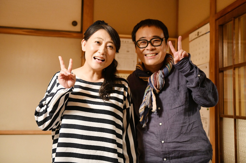 「中学聖日記」で夫婦を演じる友近（左）とバッファロー吾郎A（右）。(c)TBS