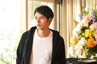 “あれから3年後”を描く「中学聖日記」第6話より、岡田健史演じる黒岩晶。(c)TBS