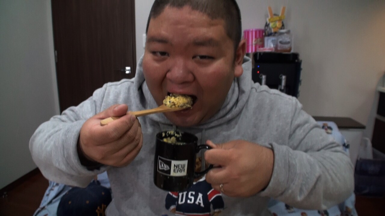 「梅沢富美男のズバッと聞きます！」で1週間の朝サバ缶生活に挑むANZEN漫才あらぽん。 (c)フジテレビ