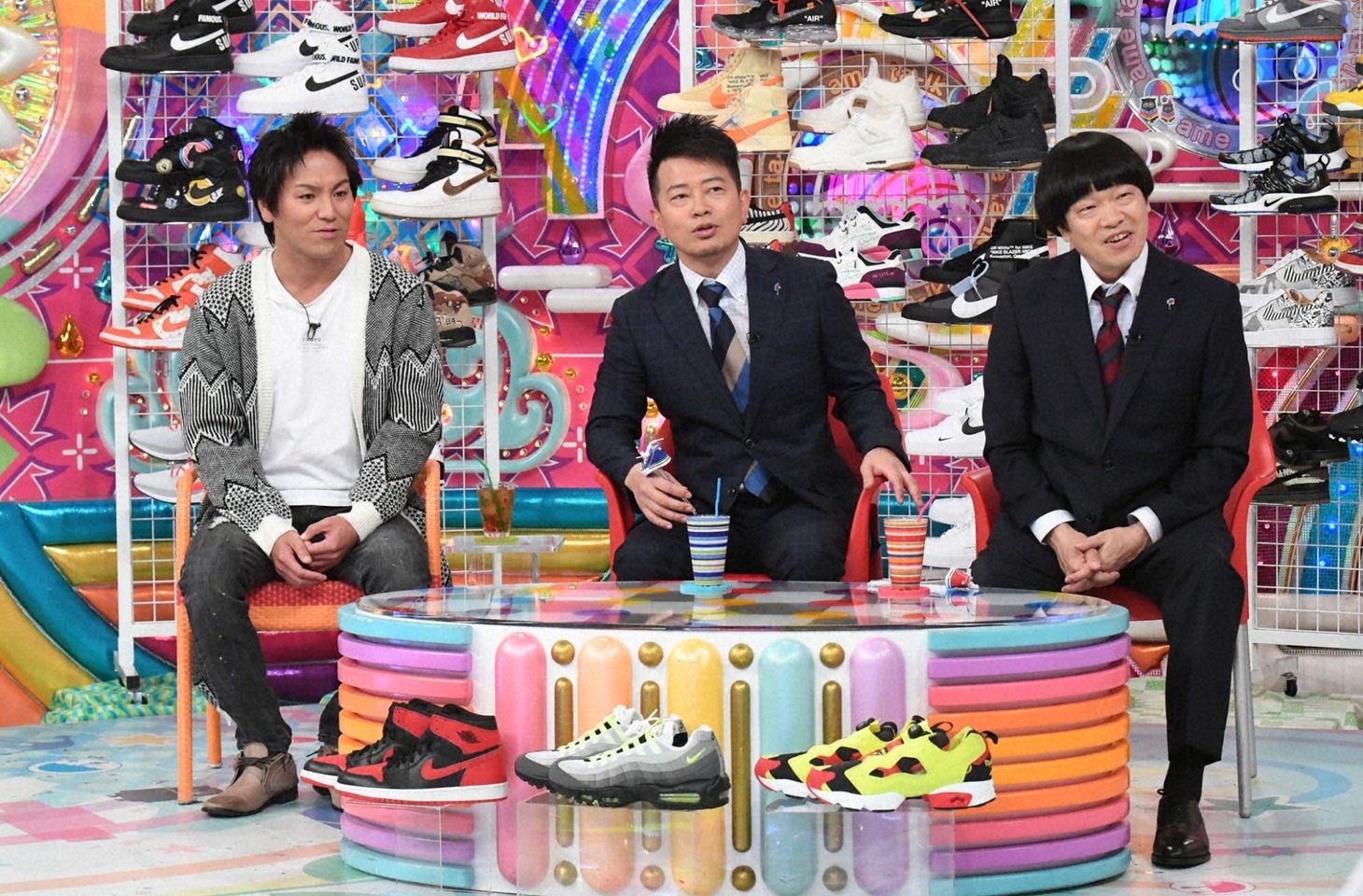 雨上がり決死隊と“知らないゲスト”の狩野英孝（左）。(c)テレビ朝日