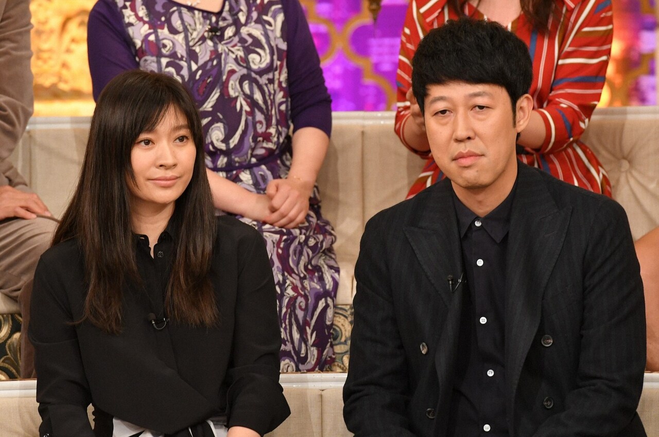 （左から）篠原涼子、小籔千豊。(c)TBS