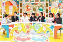 左から霜降り明星、NON STYLE、メッセンジャーあいはら、籠谷さくら、メッセンジャー黒田。(c)MBS