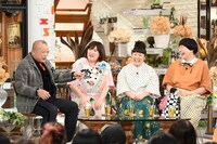 （左から）笑福亭鶴瓶、森三中。(c)TBS