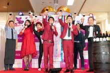 乾杯する銀シャリら。