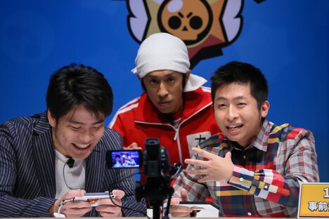 ドズル、きおきおからゲーム実況を学ぶカジサック（中央）。
