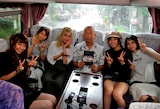 バイきんぐ小峠とベイビーレイズJAPAN。(c)テレビ朝日