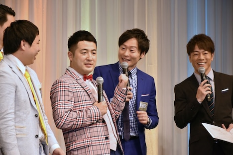 「M-1グランプリ2018」決勝進出者発表会見の様子。