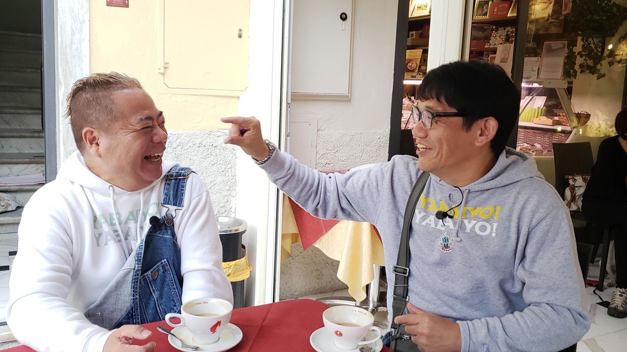 出川哲朗（左）とゲストライダーのずん飯尾（右）。(c)テレビ東京