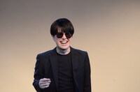 ラブレターズ溜口扮するトム・クルーズ。