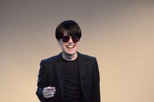 ラブレターズ溜口扮するトム・クルーズ。