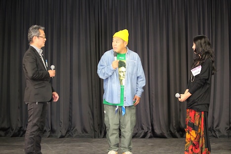 「ピエール瀧のしょんないTV」のワンシーン。(c)静岡朝日テレビ